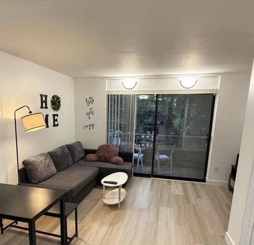 Modern 3BR Townhouse near UW