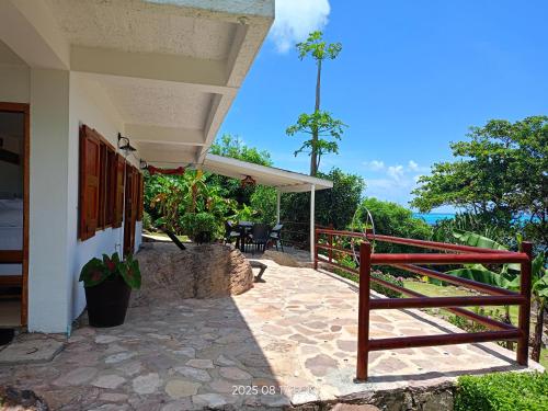 Oprema, Posada Refugio de la Luna in La Paz