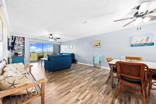 Direct Beachfront Delight in Siesta Key, USA