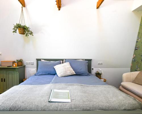 Kleine Buur in ซุทเฟน