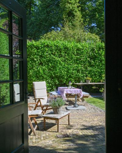 Kleine Buur in ซุทเฟน