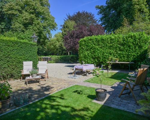 Kleine Buur in ซุทเฟน