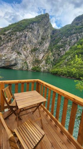 Изглед, Te Konaku, Komani Lake in Nderlysaj