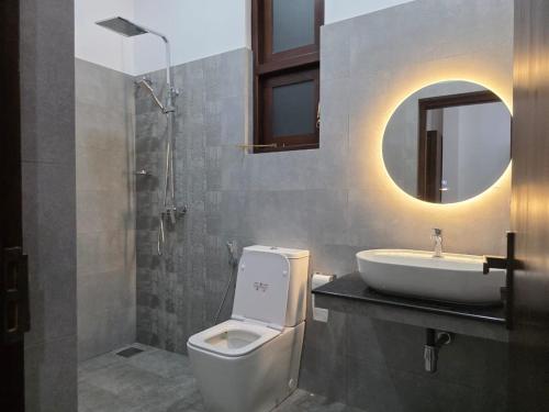 Modern 4-Bedroom 3-Bathroom Home with Roof Terrace - main image