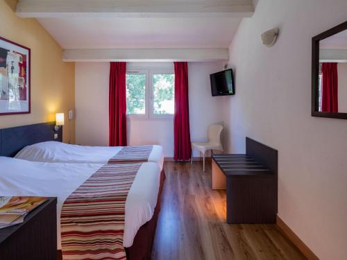 Noemys Aigues-Mortes - ex Mona Lisa Royal Hotel Ideally located in the prime touristic area of Aigues-Mortes, Le Royal Hôtel promises a relaxing and wonderful visit. The hotel offers guests a range of services and amenities designed to provide com