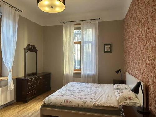 Dzirnavu apartment, free parking, Riga (photo 11)
