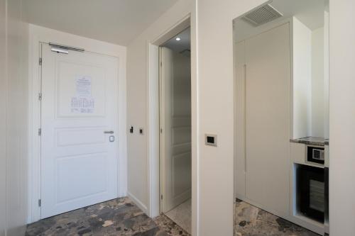 Durres Bay Hotel – Durres, WV