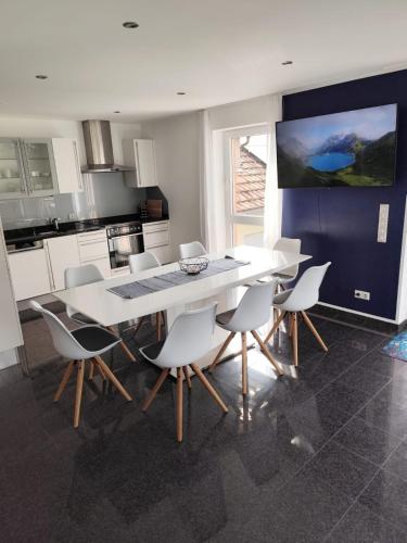 Bella Vista - 85 m2 Ferienwohnung mit überdachtem Parkplatz und Außenstellplatz - Bergblick (Bella Vista - 85 m2 Ferienwohnung mit uberdachtem Parkplatz und Außenstellplatz - Bergblick) in Bürs