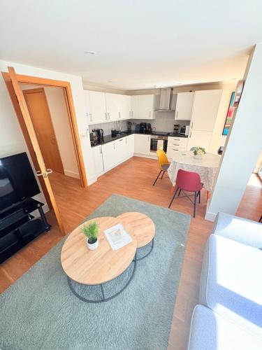 Modern 2 Bed 2 Bath Apartment Hyde Park, Londyn
