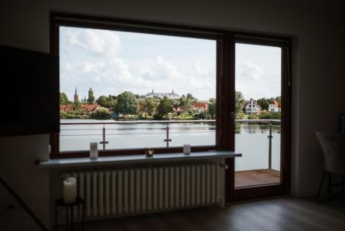 View, Panorama-Seeblick, Privater Steg, Balkon, Parkplatz in Plon