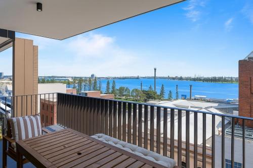 Salt & Stone - Harbour Views, Balcony & Parking x1, Newcastle