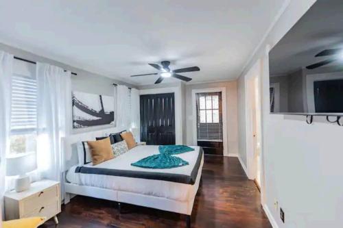 2 Kitchenssleeps 105 Car Parking in Druid Hills