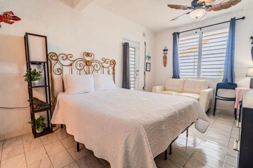 Coconut Palms Inn - image 12