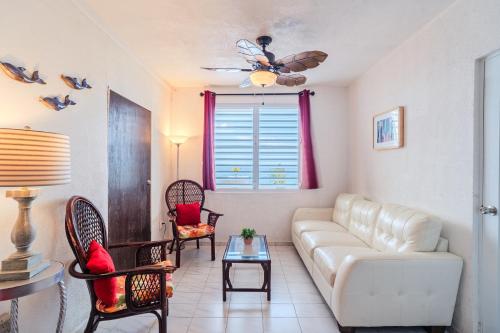 Coconut Palms Inn - image 7