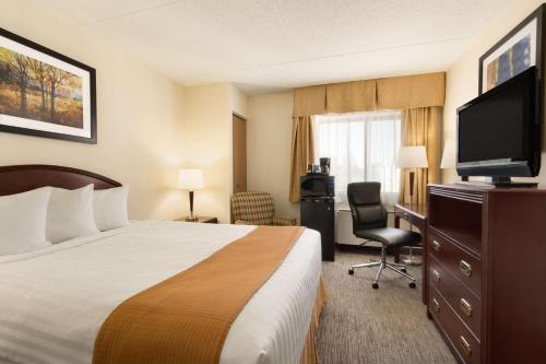 Queen Room - Non-Smoking image 3