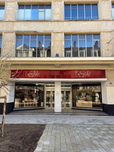 La Petite Parisienne-Centre ville -Gare -Airport in 波威市中心