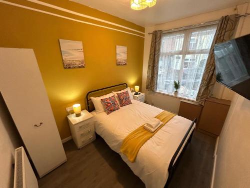 Burlington House - Luxury Home for Contractors in West Bromwich