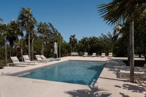 Plage Rose Estate home in North Palmetto Point