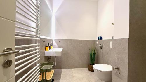 BeckHomes Munich- Stylish Central Apartments & Large Units - Up to 18 Guests, 7BR, 210 sqm, Monachium (zdjęcie 9)