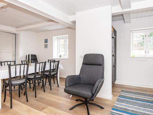 Comoditats, 6 person holiday home in Allingåbro-By Traum (6 person holiday home in Allingabro-By Traum) in Norager