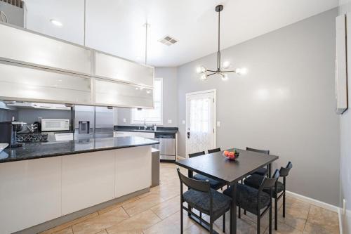 Urban 3BR 7-mins to Oakland Airport in 聖利安卓