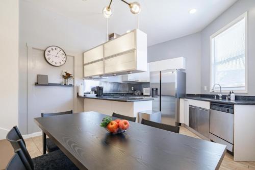 Urban 3BR 7-mins to Oakland Airport in 聖利安卓
