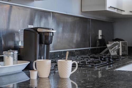 Urban 3BR 7-mins to Oakland Airport in 聖利安卓