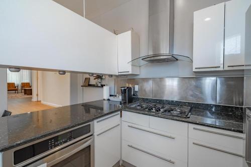 Urban 3BR 7-mins to Oakland Airport in 聖利安卓