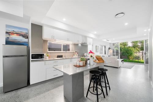 Stylish 3BR Home Walk to Cafes & Train in Camperdown