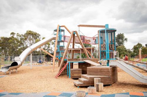 Játszótér, 3BR Family Home - Urban West Footscray Haven in West Footscray