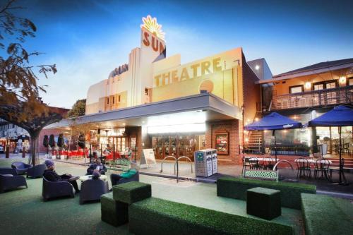 附近景點, Stylish 2BR with Balcony Views - Heart of Yarraville in 亞拉維爾