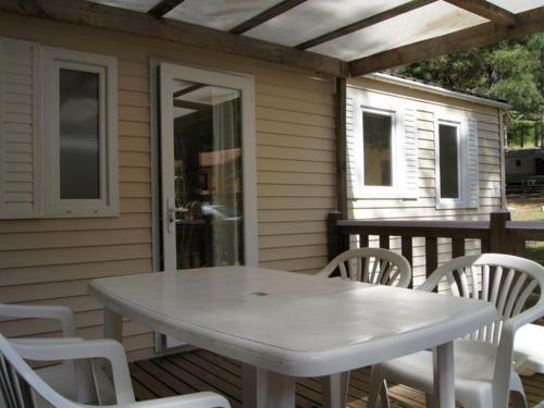 Mobil-home confortable avec terrasse pour 4 personnes à Sournia - API-1-52-622 (Mobil-home confortable avec terrasse pour 4 personnes a Sournia - API-1-52-622) in Sournia