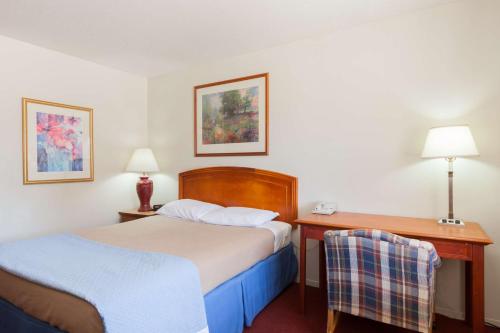 Days Inn by Wyndham Castaic Six Flags Magic Mountain Room Type - Queen Room - Non-Smoking