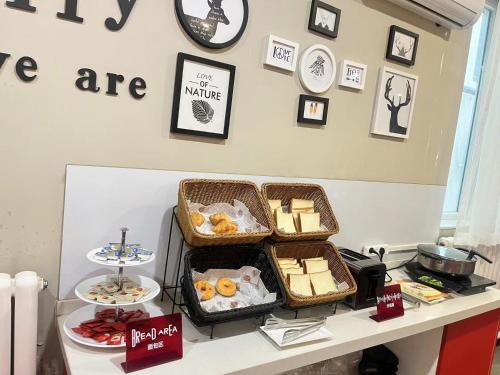 Food and beverages, 宜必思北京天坛东门地铁站酒店 near Hall of Prayer for Good Harvest