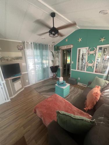 Cozy Private Cottage Only 5 miles from Disney