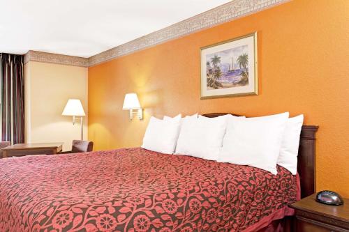 Sunset Inn Daytona Beach Room Type - King Room - Non-Smoking