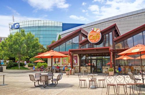 Restaurant, Days Inn by Wyndham Atlanta/Southlake/Morrow in Morrow