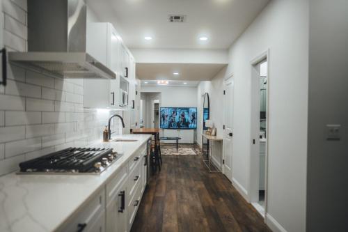 Beach Retreat 4900 Sqft, F1 VR Sim, Up to 21 guests in Long Branch (New Jersey)