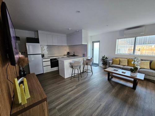 New spacious townhouse in Pakuranga Heights