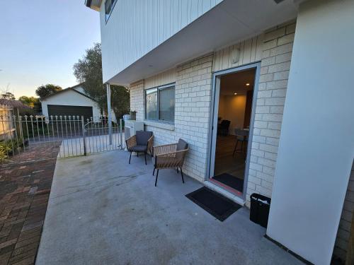 New spacious townhouse in Pakuranga Heights