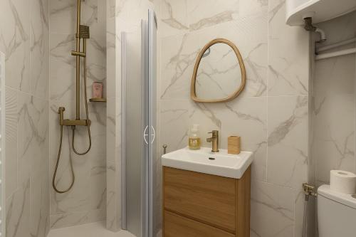 Charming getaway in Le MARAIS - OBERKAMPF working & living - image 6