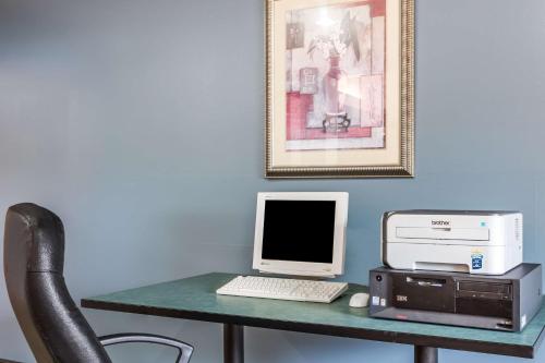 Days Inn By Wyndham Selma Photo 39