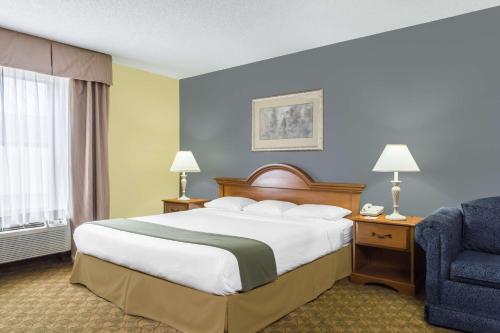 Days Inn By Wyndham Selma Photo 40
