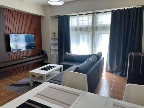 2BR Condo in Makati- Good for 6!, Manille