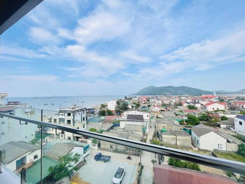 Vươn Ra Biển Lớn Hotel (Vuon Ra Bien Lon Hotel) in ชายหาดเทียนกัม