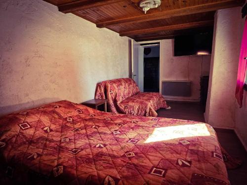 3 queen beds, 1 bunk bed