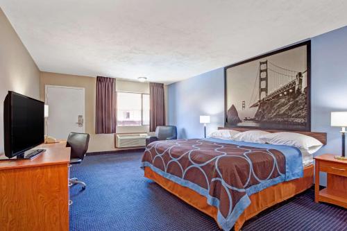 1 king bed, 1 sofa bed
