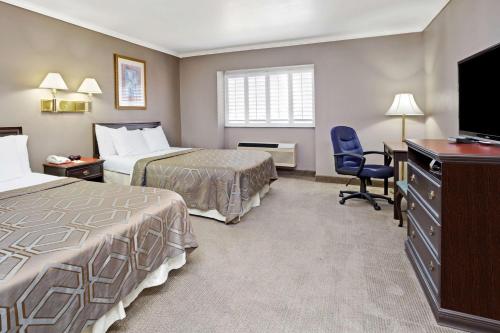 2 queen beds
