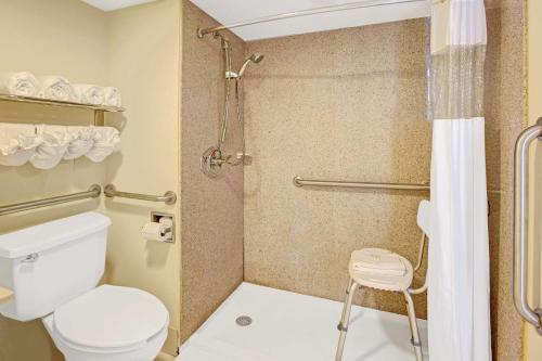 Motel 6 Rock Hill, SC - Cherry Road - 화장실