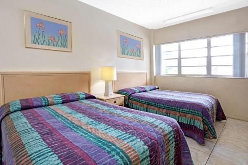 Double Room with Two Double Beds - Non-Smoking image 2